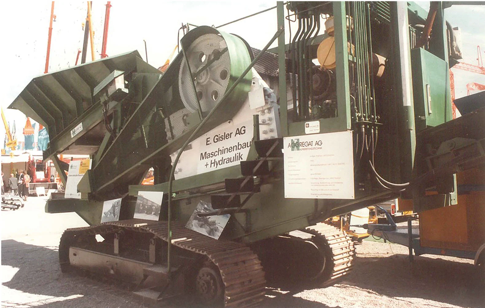 Historische Raupenanlage von E. Gisler AG Maschinenbau + Hydraulik auf Messe