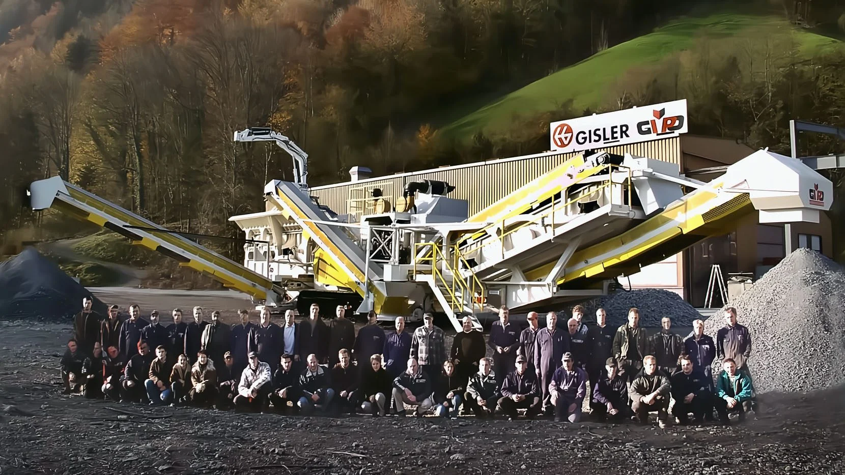 Mitarbeiter von GIPO bei der Montage einer Siebanlage