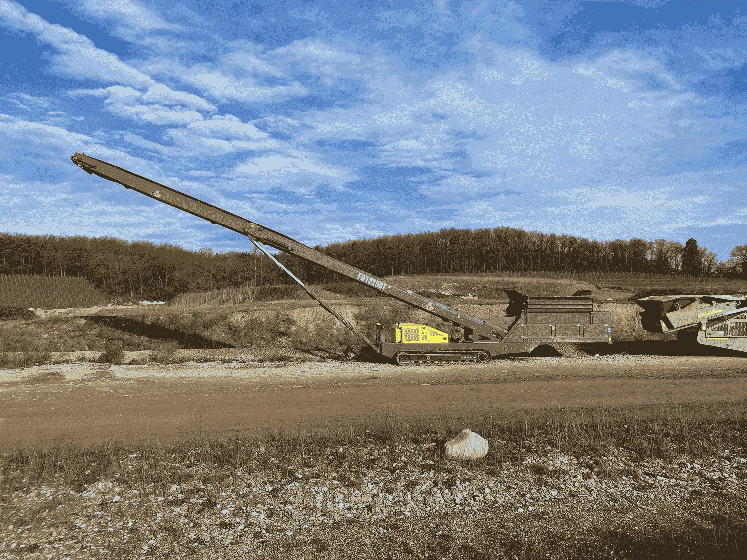 Mobiler Haldenförderer im Einsatz auf Baustelle