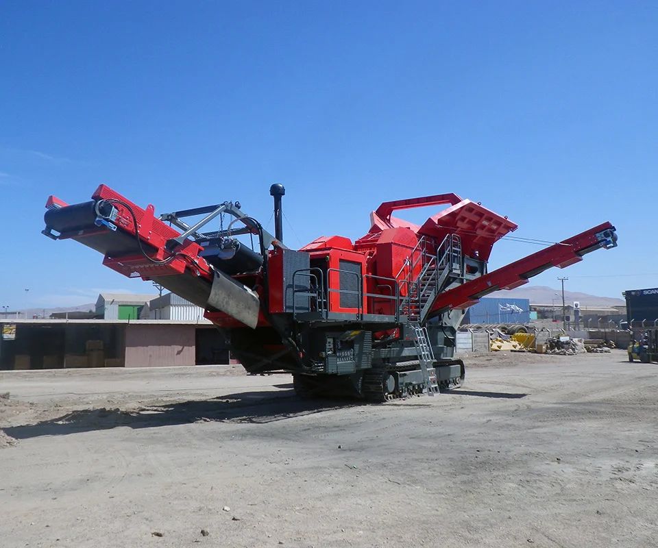 Gipo B14100 Mobile jaw crushing plant working against the quarry face; side conveyor discharging aggregate.