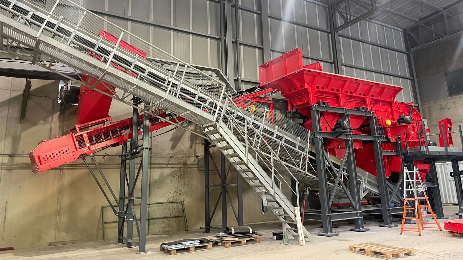 Stationäre GIPO Recyclinglinie in der Werkshalle